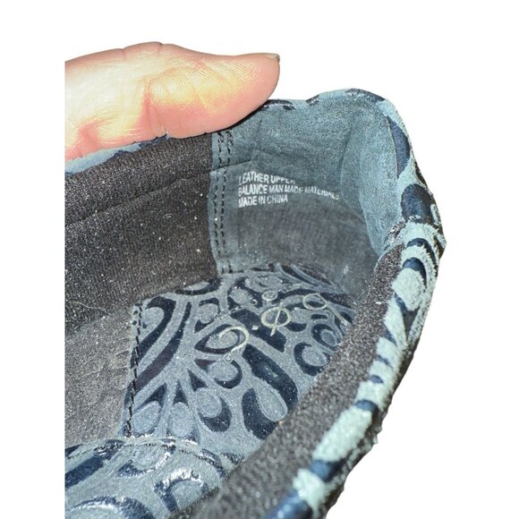 BOC Born Concept Peggy Clogs Paisley Gray Embossed Vegan Leather Size 10/42 EUC - Picture 6 of 7